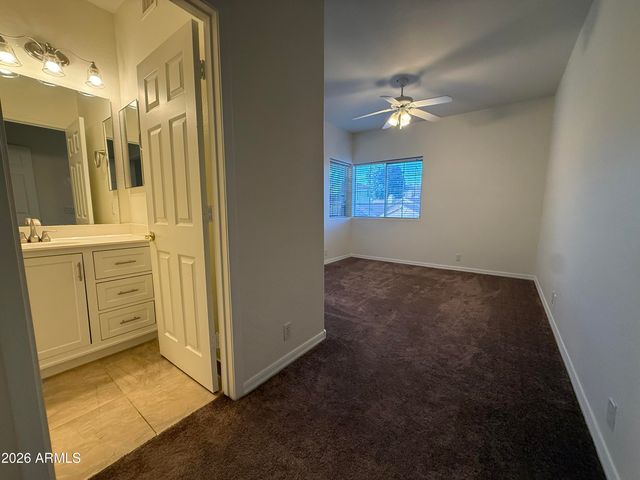 3213 E Desert Flower Lane, Phoenix, AZ 85044