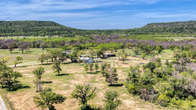 376 Dickson Lane, Gordon, TX 76453