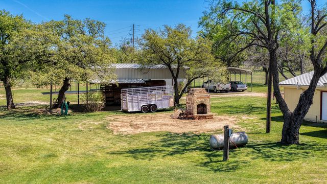 376 Dickson Lane, Gordon, TX 76453