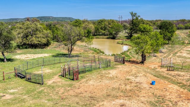 376 Dickson Lane, Gordon, TX 76453