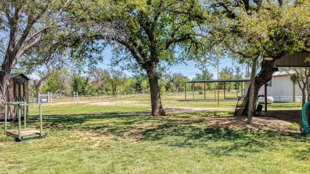 376 Dickson Lane, Gordon, TX 76453