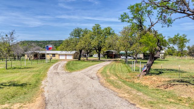 376 Dickson Lane, Gordon, TX 76453