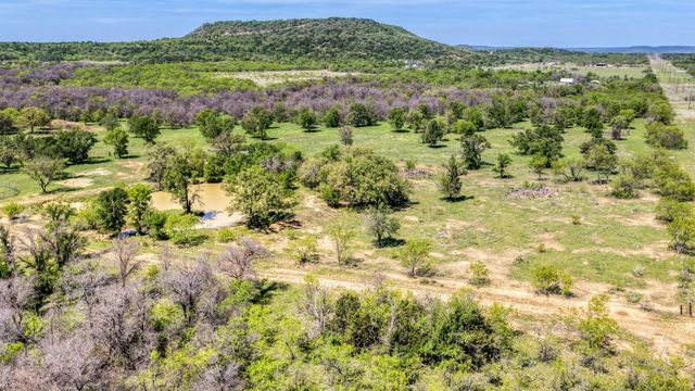 376 Dickson Lane, Gordon, TX 76453