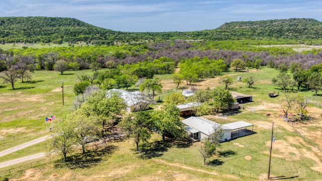 376 Dickson Lane, Gordon, TX 76453