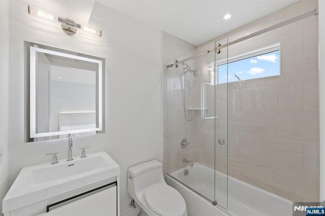 13 Lasher Lane, Edgewater, NJ 07020
