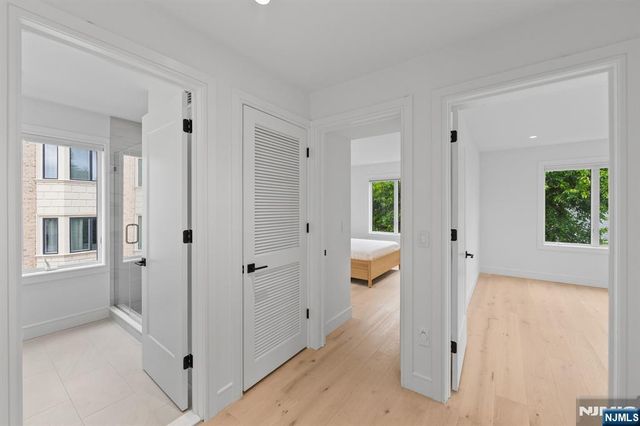 13 Lasher Lane, Edgewater, NJ 07020
