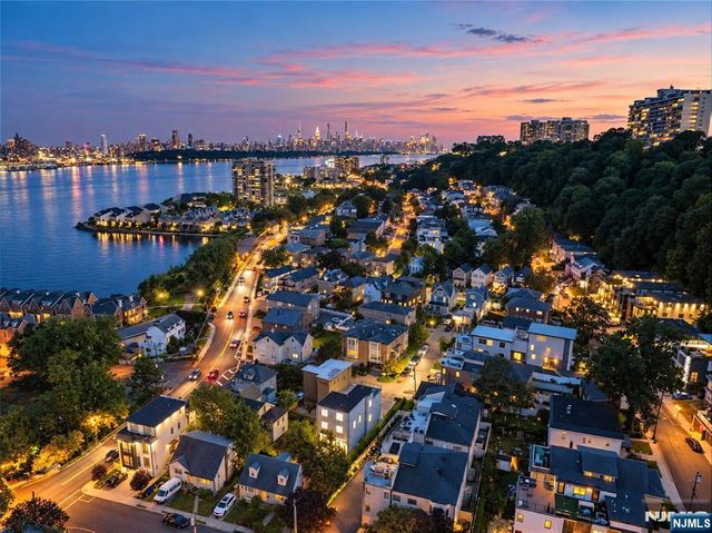 13 Lasher Lane, Edgewater, NJ 07020
