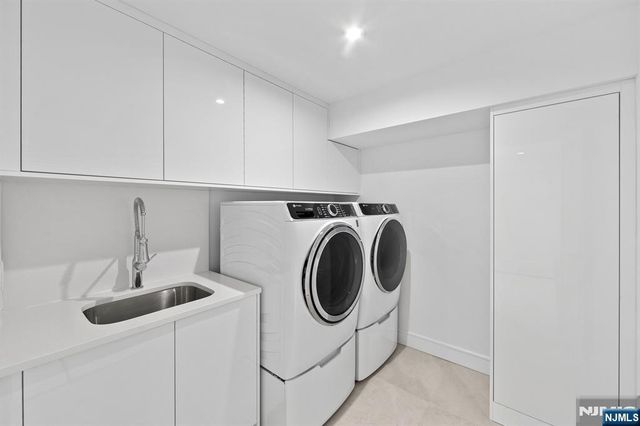 13 Lasher Lane, Edgewater, NJ 07020