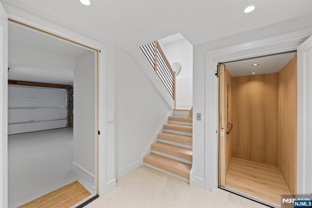 13 Lasher Lane, Edgewater, NJ 07020