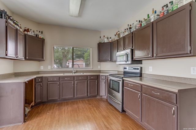 5426 VISTA COURT DR, San Antonio, TX 78247