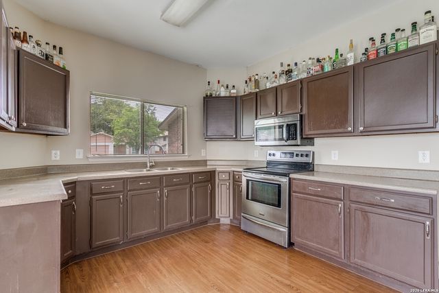 5426 VISTA COURT DR, San Antonio, TX 78247