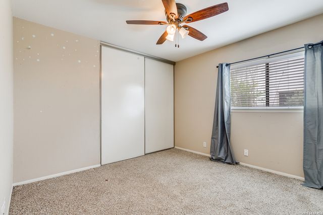5426 VISTA COURT DR, San Antonio, TX 78247