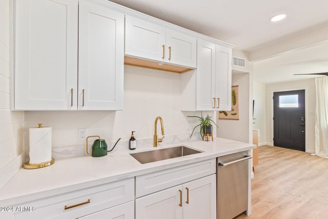 930 E HENRY Street A, Tempe, AZ 85288