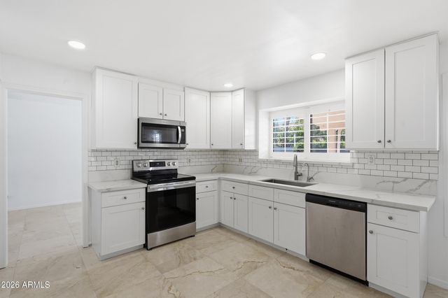 7813 W DREYFUS Drive, Peoria, AZ 85381