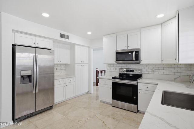 7813 W DREYFUS Drive, Peoria, AZ 85381