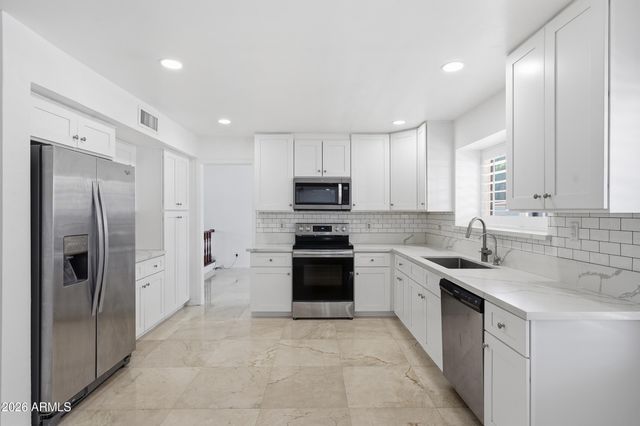 7813 W DREYFUS Drive, Peoria, AZ 85381