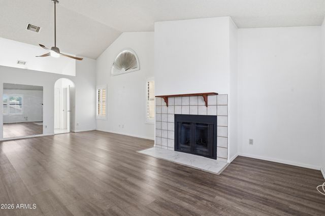 7813 W DREYFUS Drive, Peoria, AZ 85381