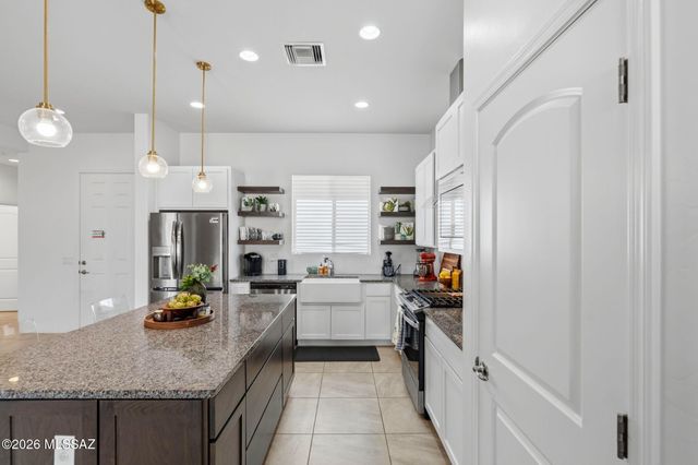 8015 S Galileo Lane, Tucson, AZ 85747