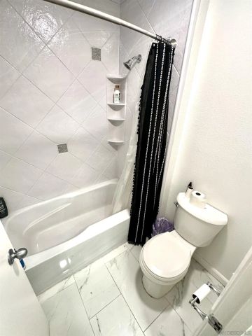 9829 Caspi Gardens Unit 8, Santee, CA 92071