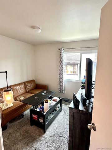 9829 Caspi Gardens Unit 8, Santee, CA 92071