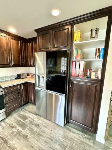 9829 Caspi Gardens Unit 8, Santee, CA 92071