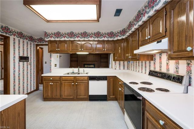 229 Golden Maple DR, Virginia Beach, VA 23452