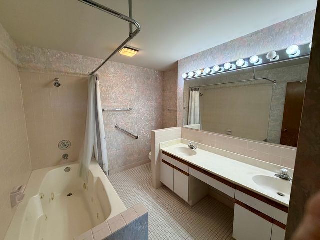 501 Lake Hinsdale Drive 506, Willowbrook, IL 60527