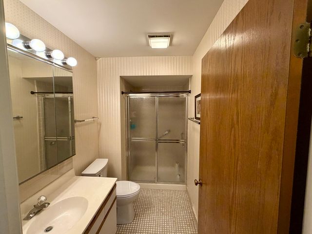 501 Lake Hinsdale Drive 506, Willowbrook, IL 60527