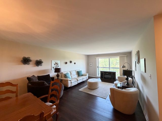 501 Lake Hinsdale Drive 506, Willowbrook, IL 60527