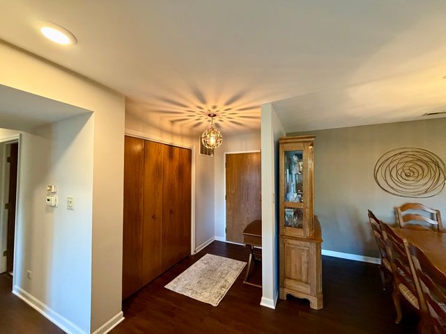 501 Lake Hinsdale Drive 506, Willowbrook, IL 60527
