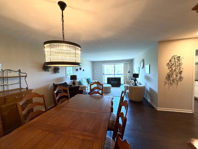 501 Lake Hinsdale Drive 506, Willowbrook, IL 60527
