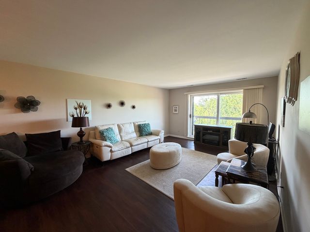 501 Lake Hinsdale Drive 506, Willowbrook, IL 60527