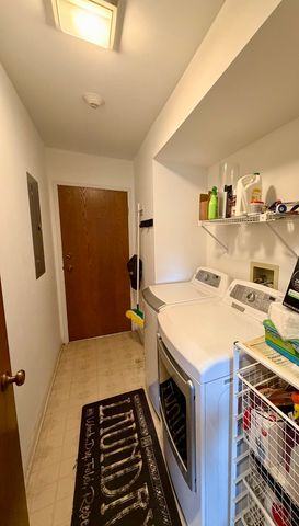 501 Lake Hinsdale Drive 506, Willowbrook, IL 60527