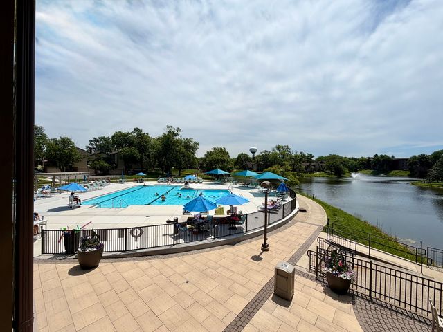 501 Lake Hinsdale Drive 506, Willowbrook, IL 60527