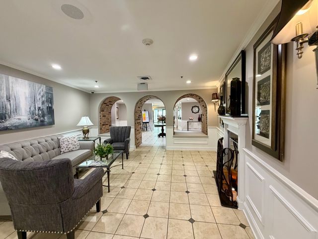 501 Lake Hinsdale Drive 506, Willowbrook, IL 60527