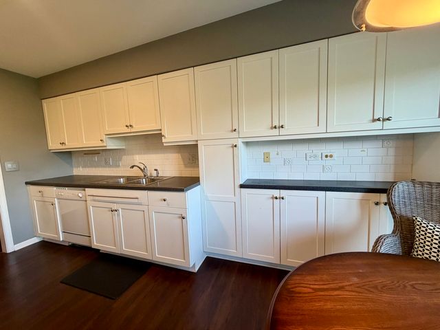 501 Lake Hinsdale Drive 506, Willowbrook, IL 60527