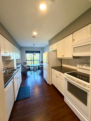 501 Lake Hinsdale Drive 506, Willowbrook, IL 60527