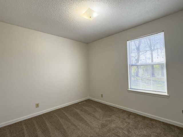 1028 Bush Ave, Oak Grove, KY 42262