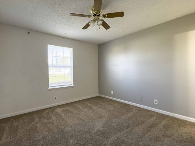 1028 Bush Ave, Oak Grove, KY 42262