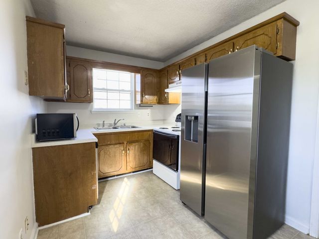 1028 Bush Ave, Oak Grove, KY 42262