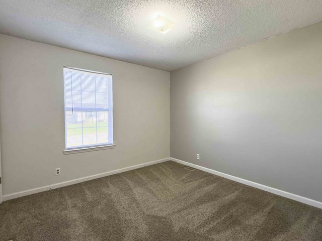 1028 Bush Ave, Oak Grove, KY 42262
