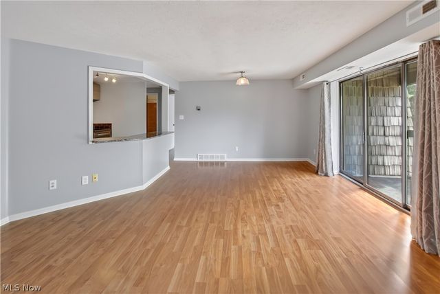 9610 Cove Drive B23, North Royalton, OH 44133