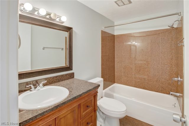 9610 Cove Drive B23, North Royalton, OH 44133