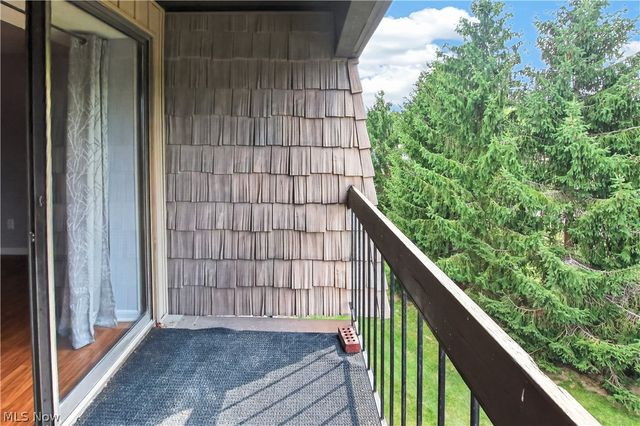 9610 Cove Drive B23, North Royalton, OH 44133