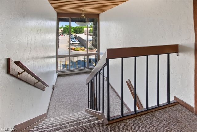 9610 Cove Drive B23, North Royalton, OH 44133