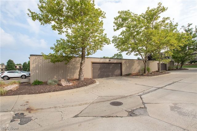 9610 Cove Drive B23, North Royalton, OH 44133