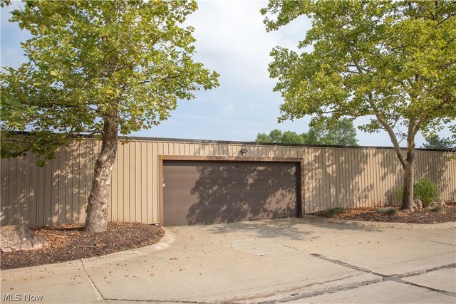 9610 Cove Drive B23, North Royalton, OH 44133
