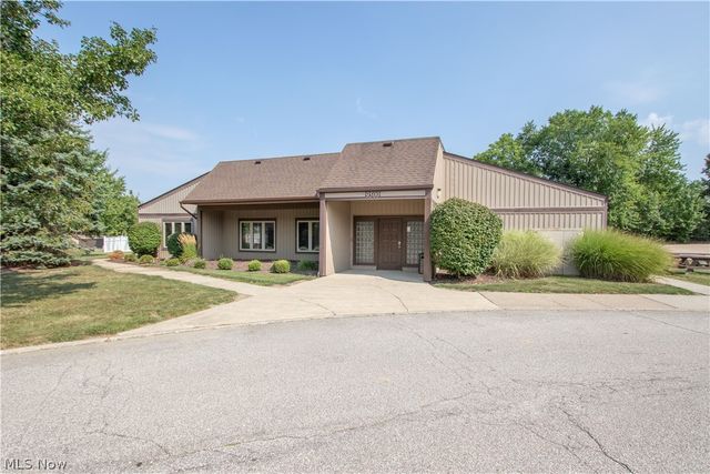 9610 Cove Drive B23, North Royalton, OH 44133
