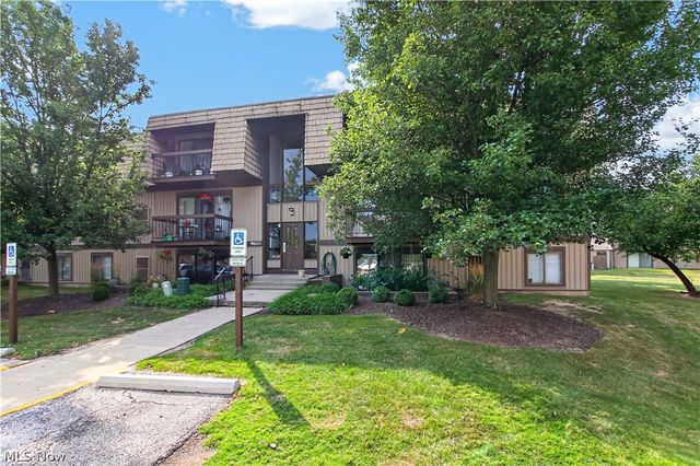 9610 Cove Drive B23, North Royalton, OH 44133