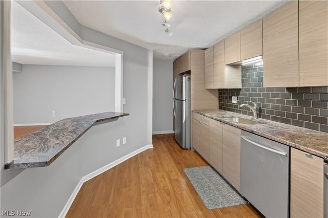 9610 Cove Drive B23, North Royalton, OH 44133